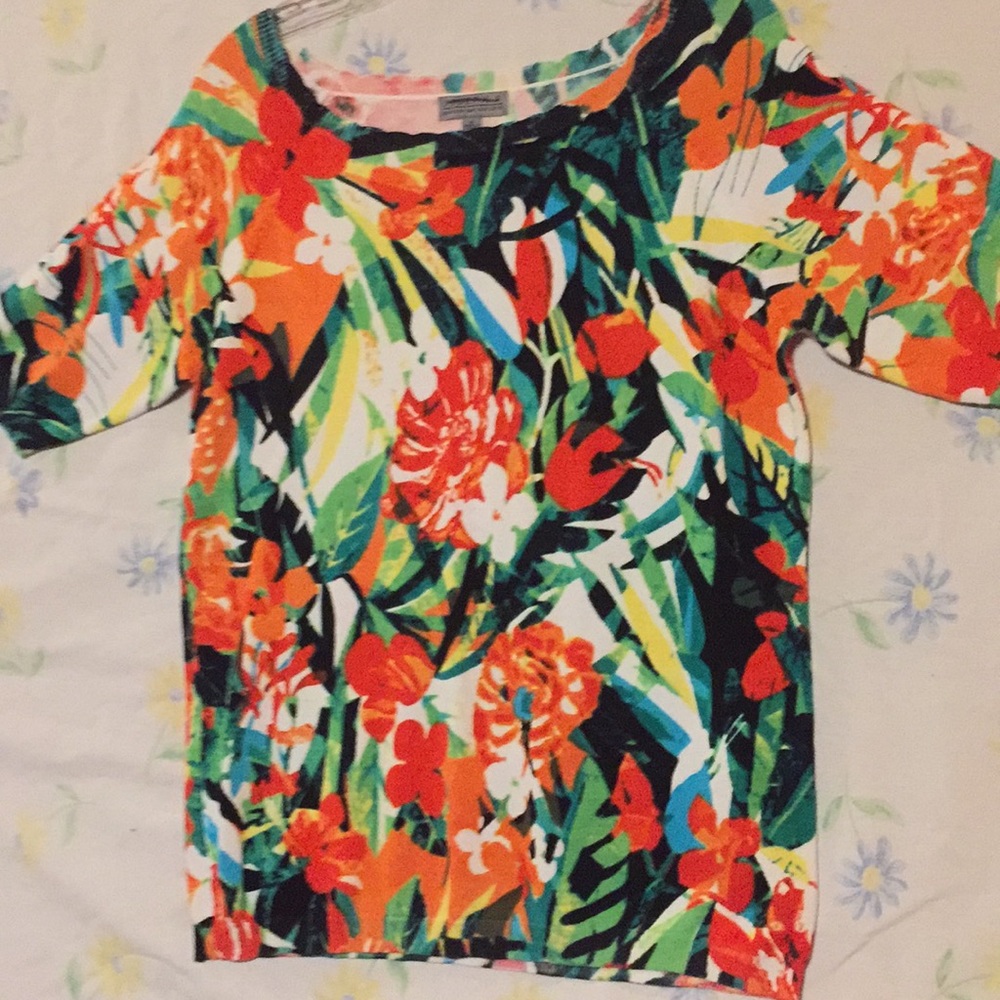 WOMEN'S LOVELY FLORAL TOP, NWOT